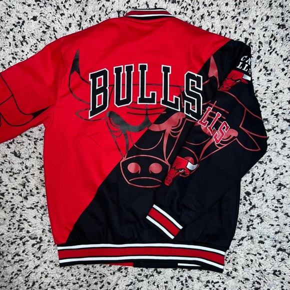 JH design Chicago bulls varsity jacket brand new with tag - Picture 2 of 2